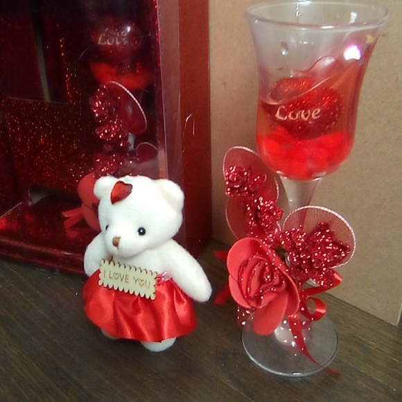 Valentine Gift Set NIB Champagne Flute Candles and Love Bear - Picture 11 of 11